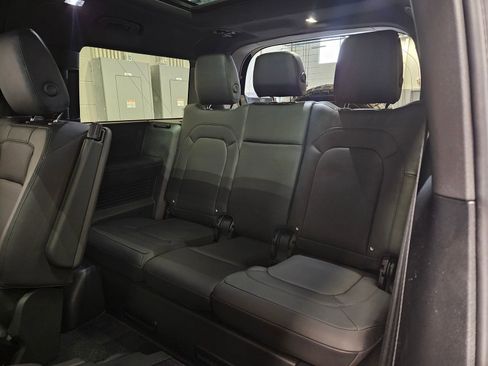 Used 2025 Land Rover Defender 130 X-Dynamic SE AWD/4WD image 14