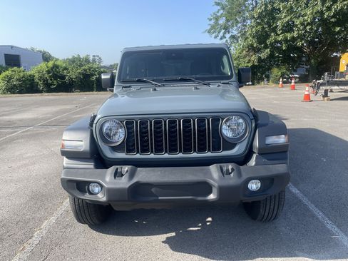 Used 2024 Jeep Wrangler Unlimited Sport AWD/4WD image 2