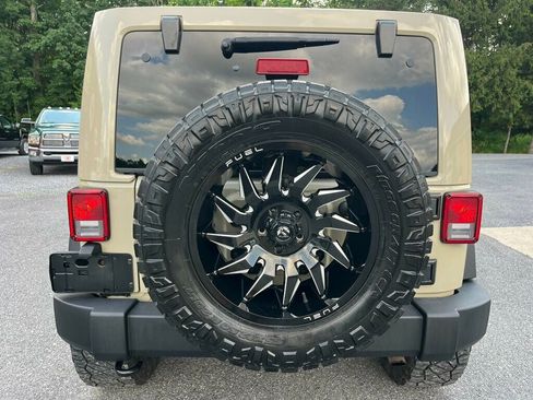 Used 2017 Jeep Wrangler Unlimited Rubicon AWD/4WD image 4
