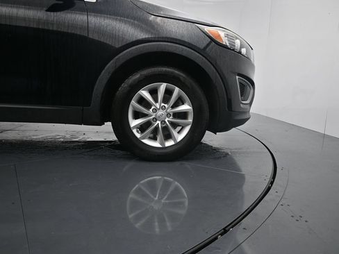 Used 2017 Kia Sorento FWD w/ LX Convenience Package image 11