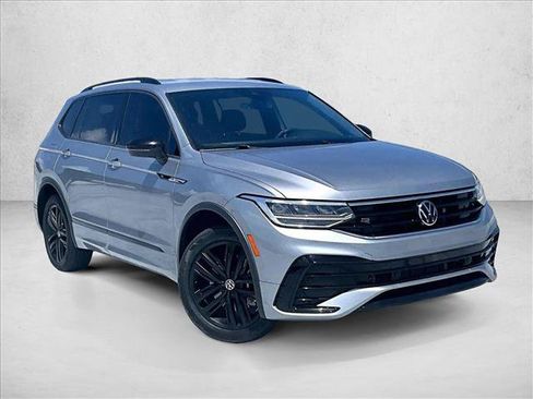 Used 2022 Volkswagen Tiguan SE R-Line FWD image 12