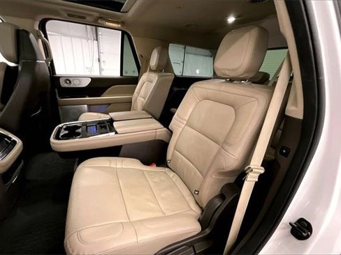 Used 2024 Lincoln Navigator Reserve image 23