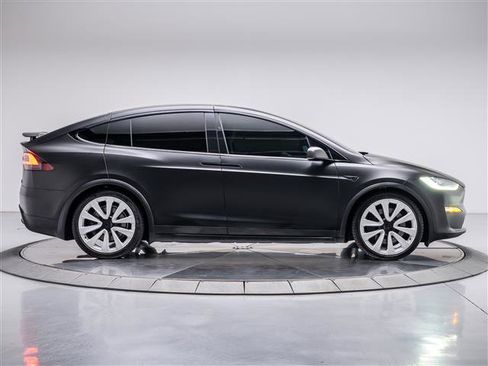 Used 2022 Tesla Model X Plaid image 6