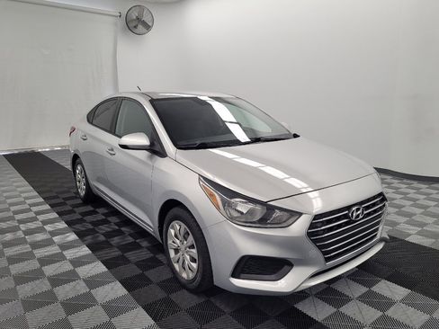 Used 2022 Hyundai Accent SE w/ Cargo Package FWD image 13