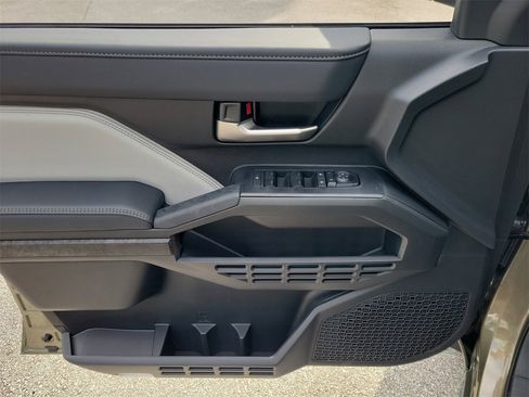 Used 2025 Toyota Tacoma Limited image 12