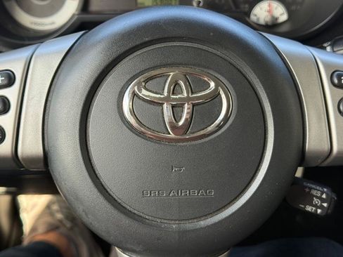 Used 2012 Toyota FJ Cruiser 4WD image 28