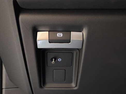 New 2026 Land Rover Defender 110 OCTA AWD/4WD image 34