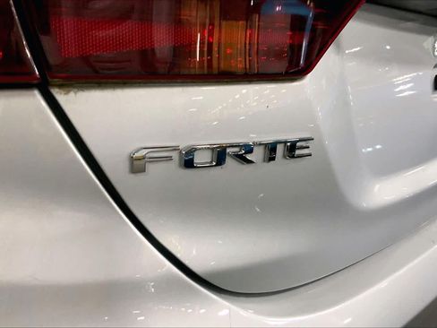 Used 2021 Kia Forte LXS FWD image 31