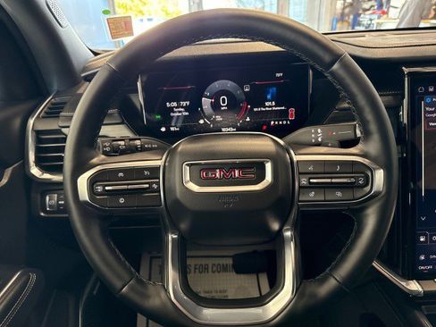 Used 2025 GMC Acadia Elevation image 18