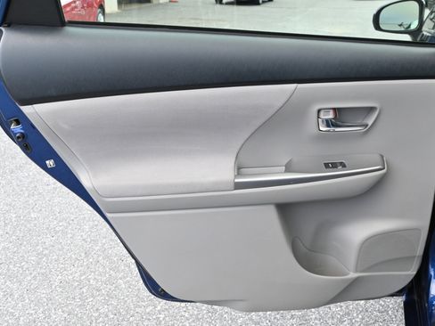 Used 2017 Toyota Prius V Three image 16