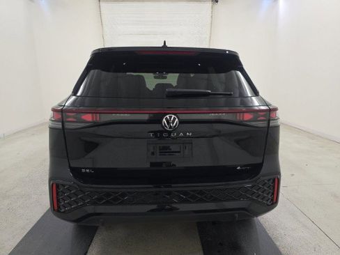 Used 2025 Volkswagen Tiguan SEL R-Line image 5
