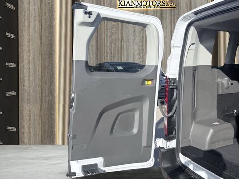 Used 2023 Ford Transit 350 XLT image 58
