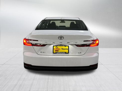 Used 2025 Toyota Camry LE image 5