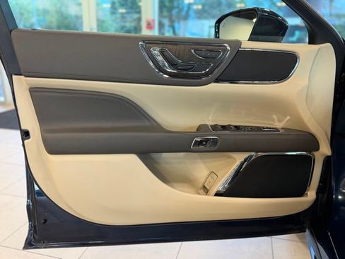 Used 2017 Lincoln Continental Select w/ Climate Package FWD image 18