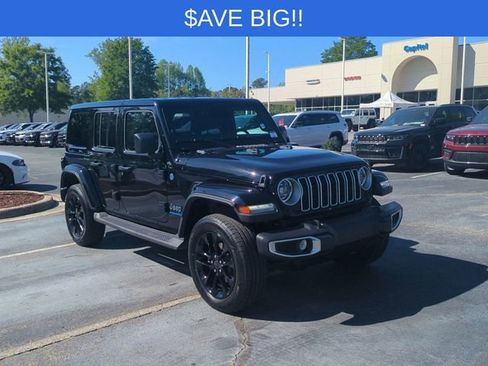 Used 2025 Jeep Wrangler Unlimited Sahara image 7