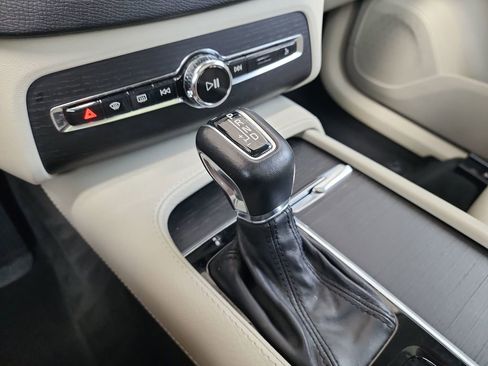 Used 2020 Volvo XC90 T5 Momentum w/ Protection Package Premier FWD image 29