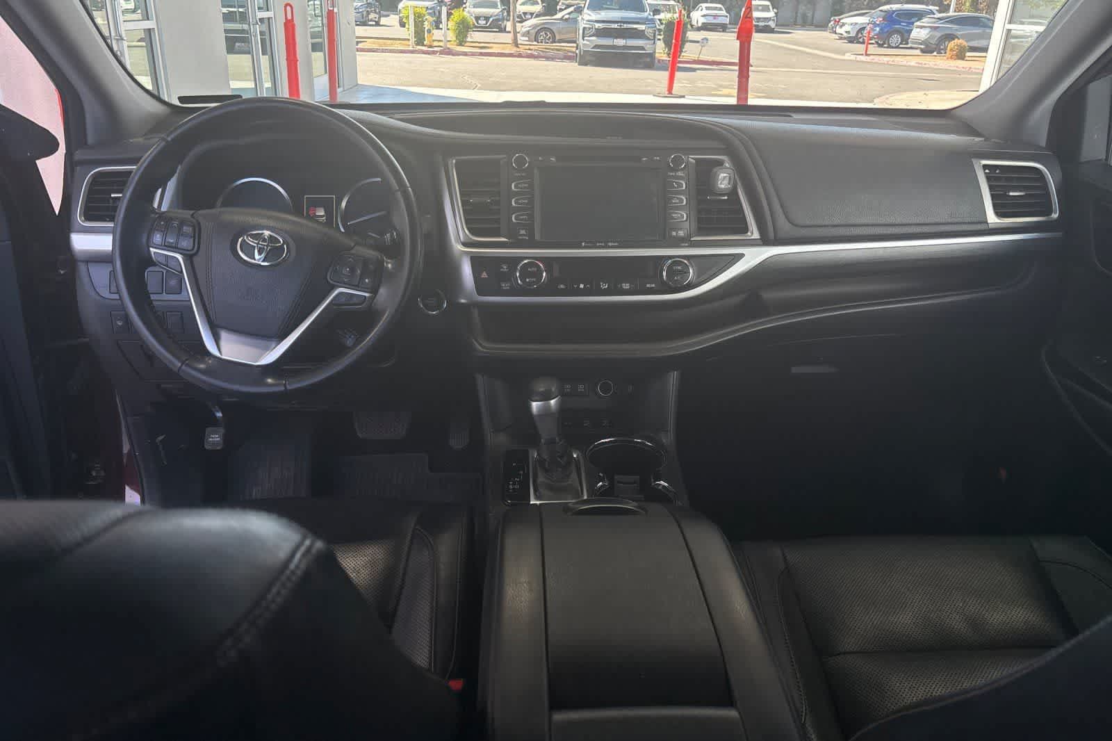 Used 2018 Toyota Highlander Limited AWD/4WD image 4