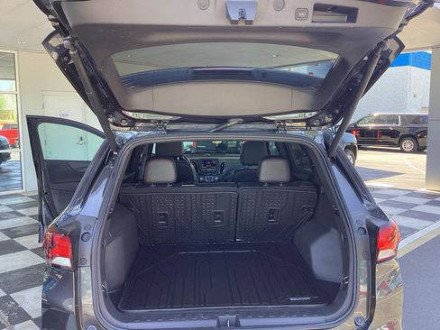 Used 2022 Chevrolet Equinox RS w/ LPO, Floor Liner Package FWD image 17