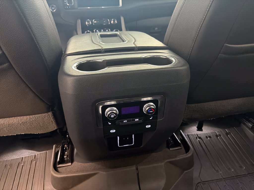 Used 2021 GMC Yukon Denali w/ Denali Premium Package RWD image 18