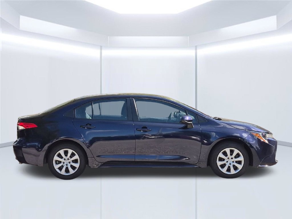 Used 2025 Toyota Corolla LE FWD image 8