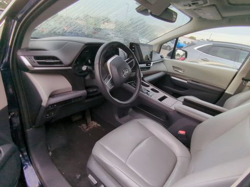 Used 2021 Toyota Sienna XLE FWD image 7