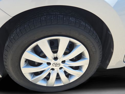 Used 2016 Toyota Corolla LE FWD image 40