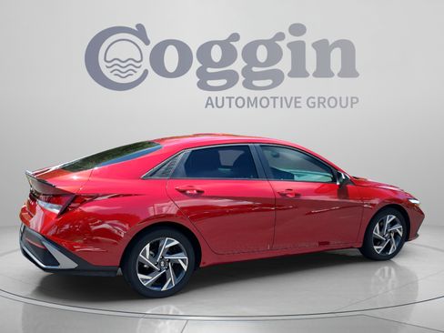 Certified 2025 Hyundai Elantra Sport FWD image 5