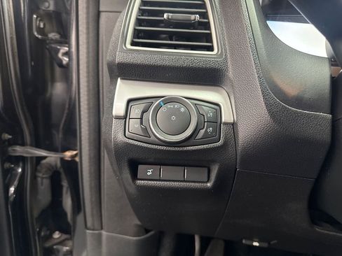 Used 2017 Ford Explorer XLT w/ Equipment Group 202A AWD/4WD image 11