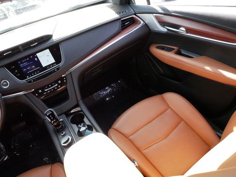 Used 2023 Cadillac XT5 Premium Luxury image 11