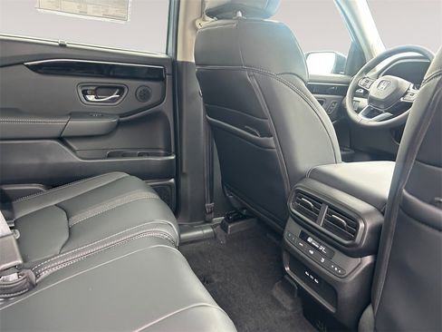 New 2025 Honda Pilot Touring image 13