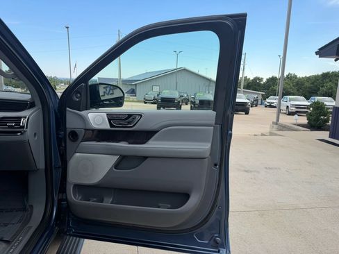 Used 2019 Lincoln Navigator Reserve AWD/4WD image 48