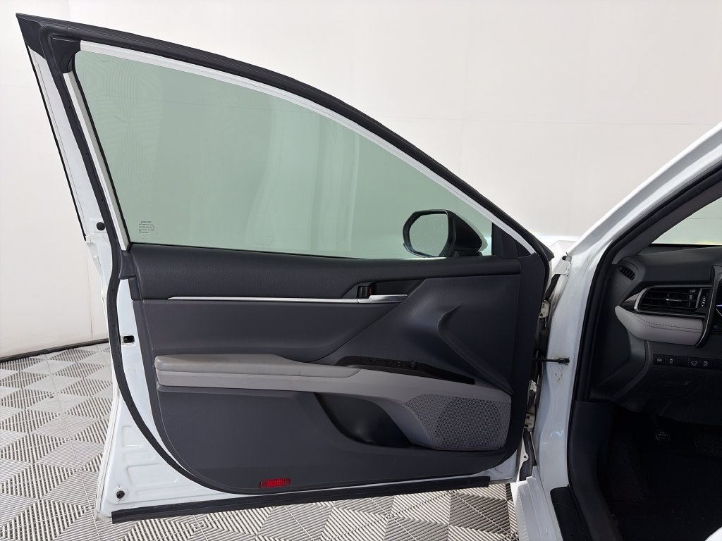 Used 2021 Toyota Camry LE FWD image 10