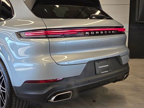 New 2026 Porsche Cayenne Base image 8
