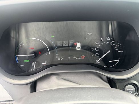 Used 2025 Toyota Sienna XLE FWD image 13