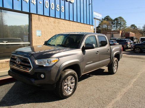 Used 2016 Toyota Tacoma SR5 image 5