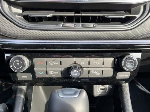 New 2026 Jeep Compass Latitude image 16