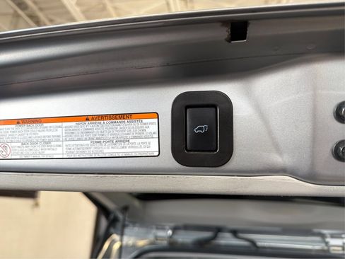 Used 2018 Toyota Sienna XLE Premium FWD image 14