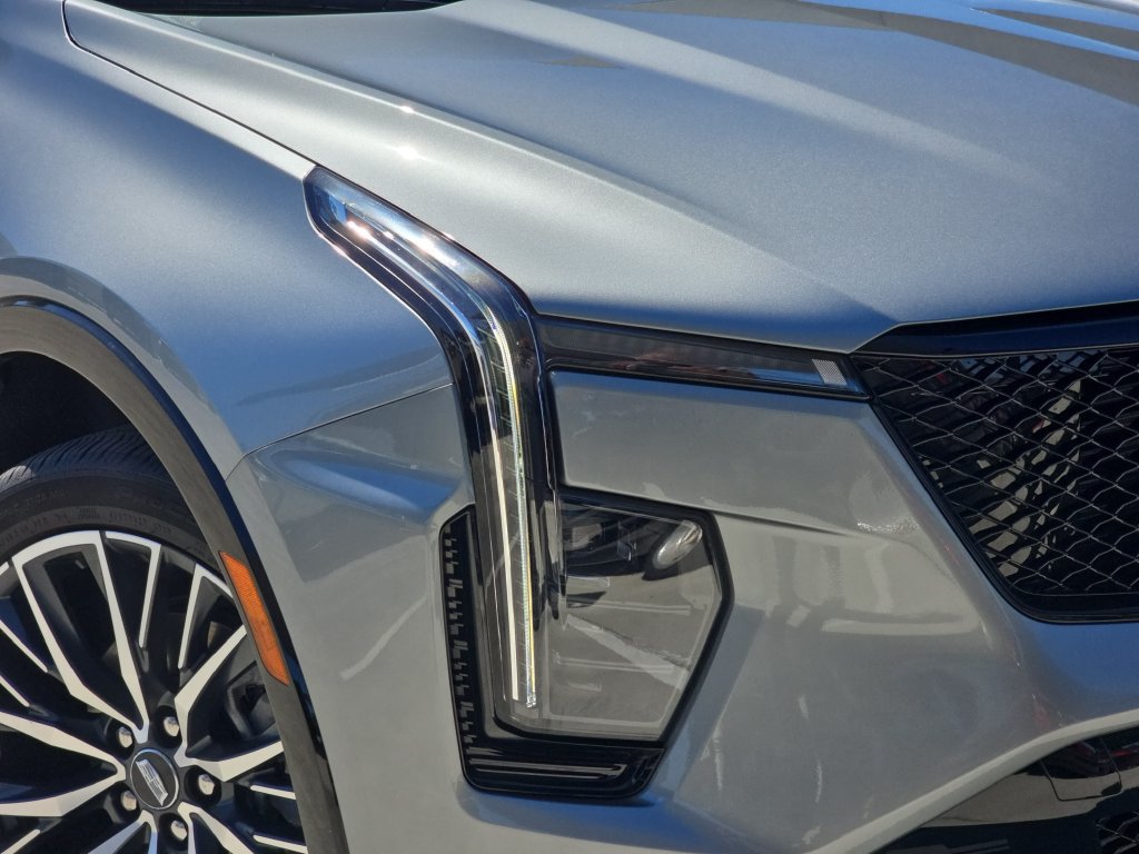 Used 2025 Cadillac XT4 Sport FWD image 34