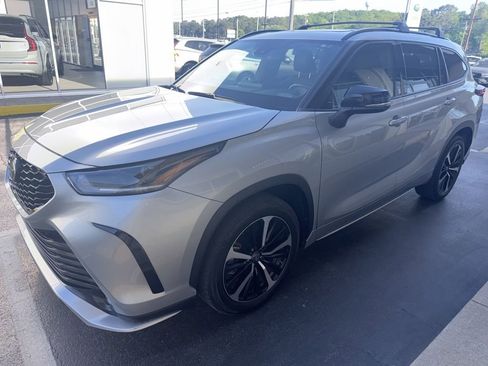 Used 2021 Toyota Highlander XSE image 1