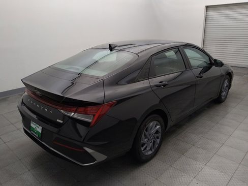 Used 2025 Hyundai Elantra Hybrid FWD image 9