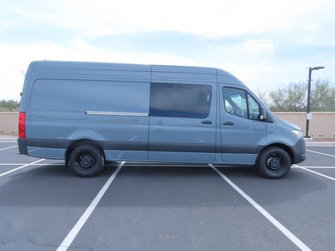 Used 2024 Mercedes-Benz Sprinter 2500 image 4