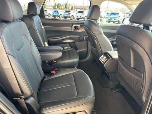 Used 2023 Kia Sorento EX image 18