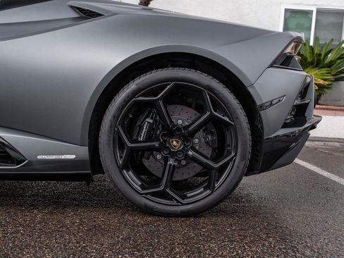 Used 2024 Lamborghini Huracan EVO image 30