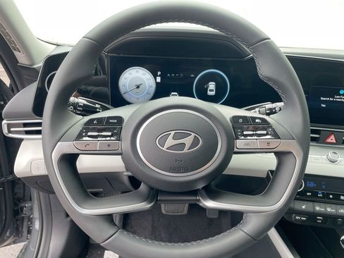 New 2025 Hyundai Elantra Limited image 39
