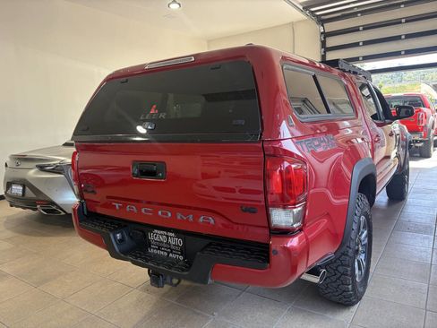 Used 2017 Toyota Tacoma TRD Sport AWD/4WD image 5