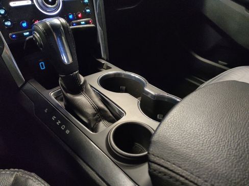 Used 2018 Ford Explorer Limited image 26