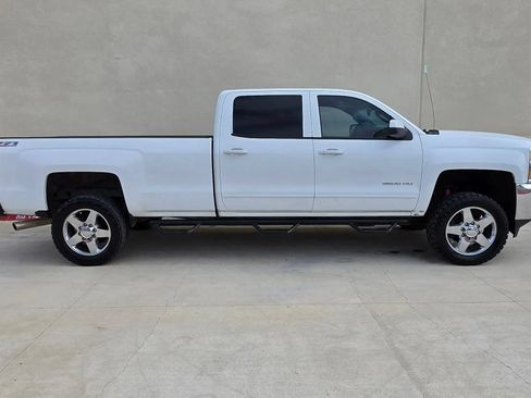 Used 2015 Chevrolet Silverado 2500 LT w/ LT Convenience Package AWD/4WD image 2