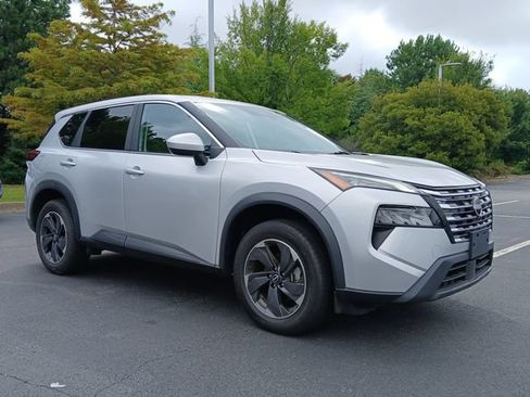 Used 2024 Nissan Rogue SV FWD image 3