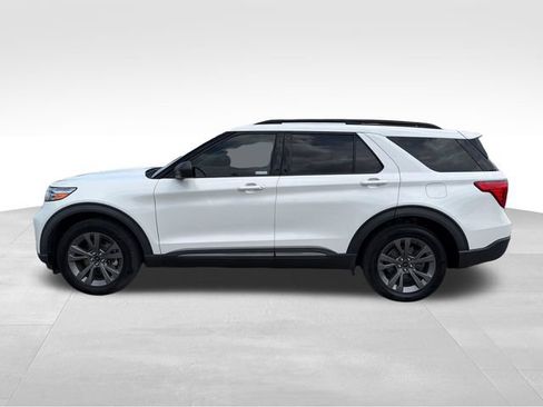 Used 2021 Ford Explorer XLT w/ Equipment Group 202A AWD/4WD image 4