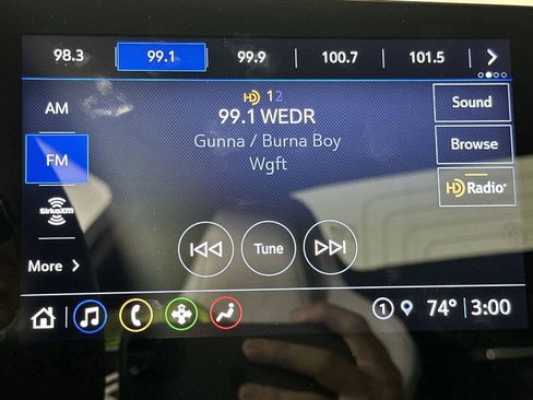 Used 2021 Chevrolet Corvette Stingray Convertible w/ Z51 Performance Package image 16